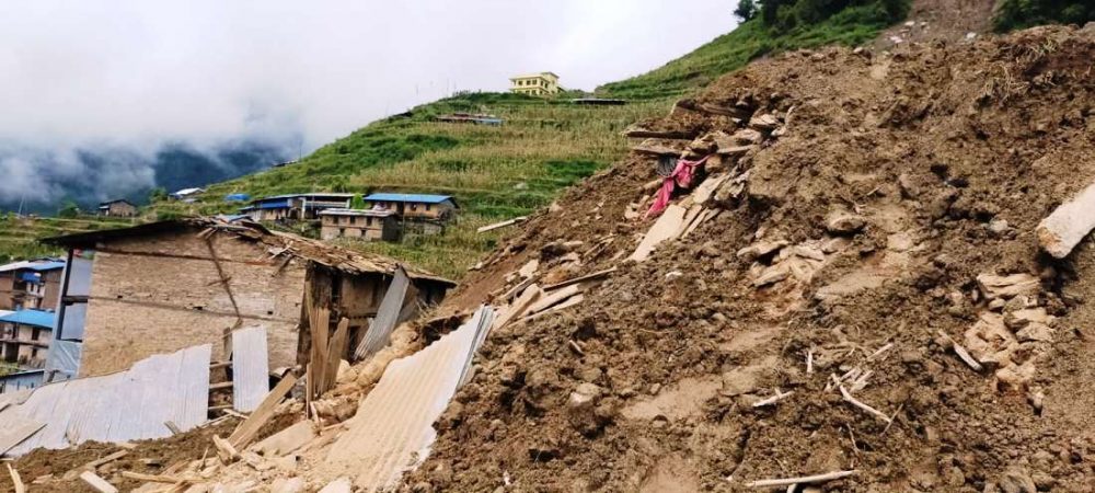 पहिरोले घर पुरिदाँ दुई जनाको मृत्यु 