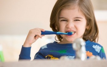 धेरै टुथपेस्टको प्रयोग बच्चाहरुका लागि हानिकारक 