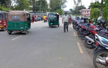 भरतपुर अस्पतालको जग्गा बाँडेर सकिएपछि सडकमा पार्किङ