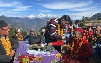 ज्येष्ठ नागरिकको घरमै उपचार : गाउँमा विशेषज्ञ स्वास्थ्य शिविर