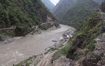 स्वास्थ्य चौकी जाँदै गरेका १० जना सवार डुंगा कर्णालीमा डुब्यो, तीन जना बेपत्ता