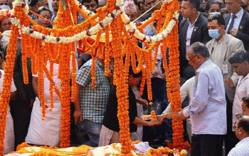 प्रधानमन्त्री पत्नी सीतालाई दुई छोरीले दिए दागबती