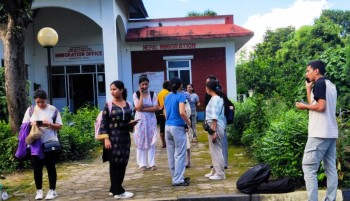 बङ्गलादेशबाट काँकडभिट्टा नाका हुँदै नेपाल भित्रिने नेपाली विद्यार्थीको सङ्ख्या बढ्दै