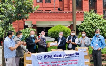 नेपाल औषधी उत्पादन संघद्धारा स्वास्थ्य मन्त्रालयलाई ४० लाख बराबरको औषधी  हस्तान्तरण