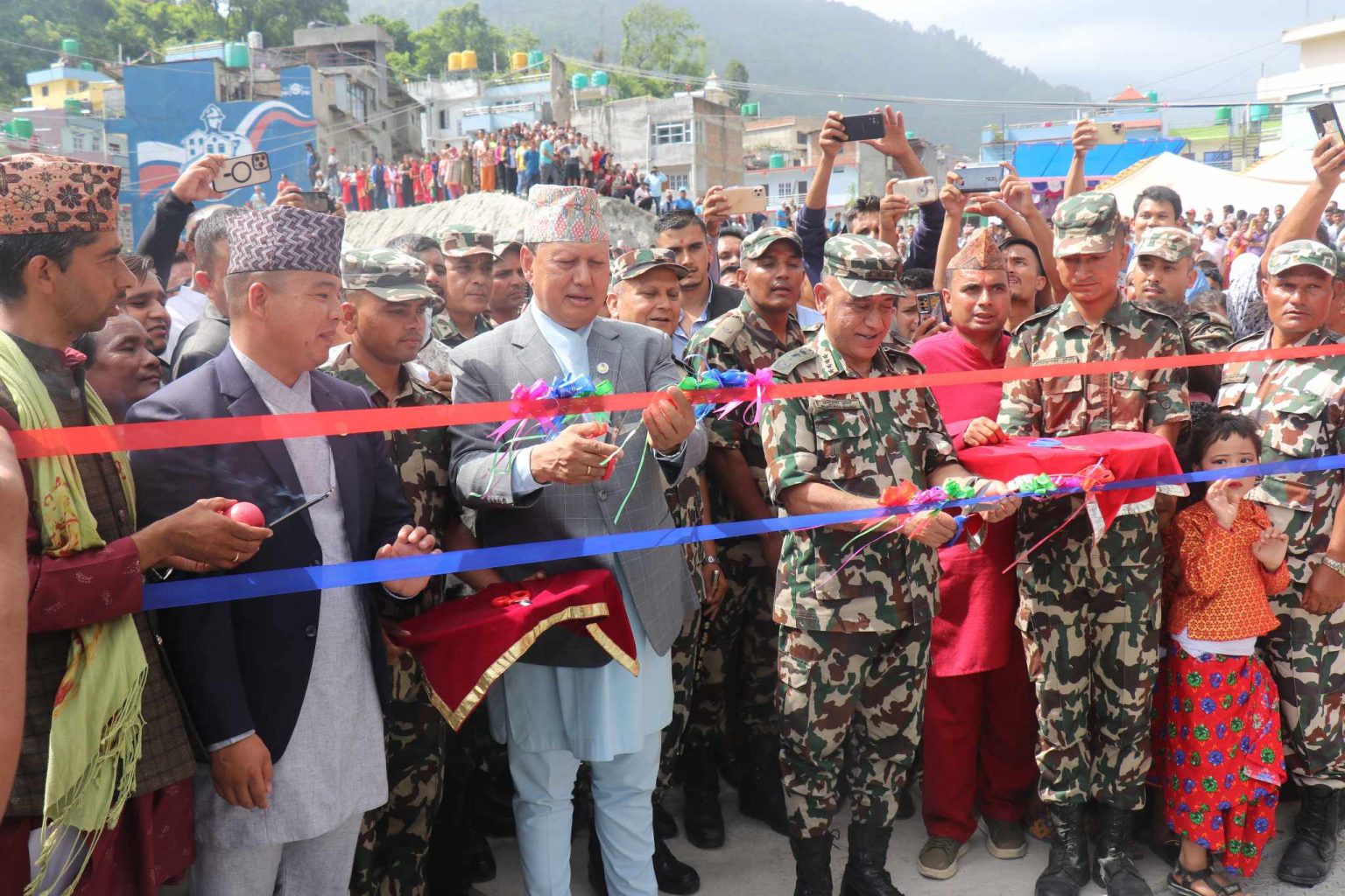 स्वास्थ्यमन्त्री बस्नेत र प्रधानसेनापतिद्वारा मेलम्ची बेलीब्रिजको उदघाटन