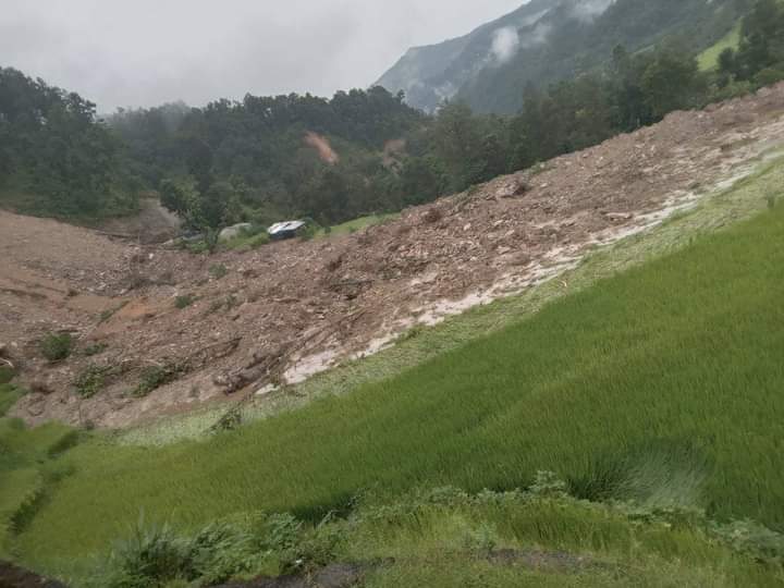 तेगामा पहिरोमा परी ७ जना बेपत्ता भएको आशङ्का, हेलिकोप्टरबाट खोजी कार्य गरिने