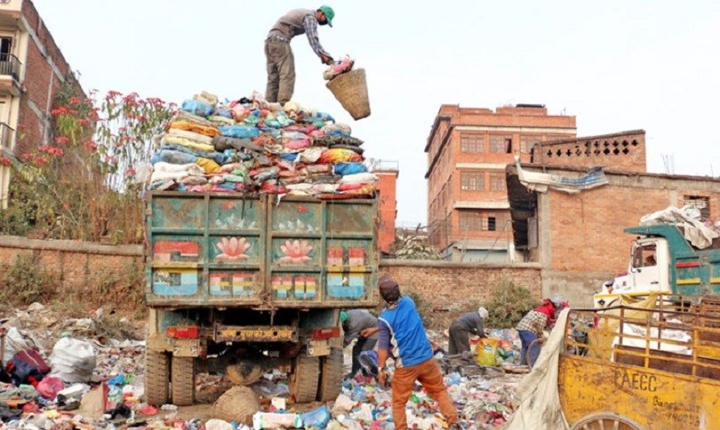 काठमाडौंको फोहोर एक हप्ता नउठ्ने