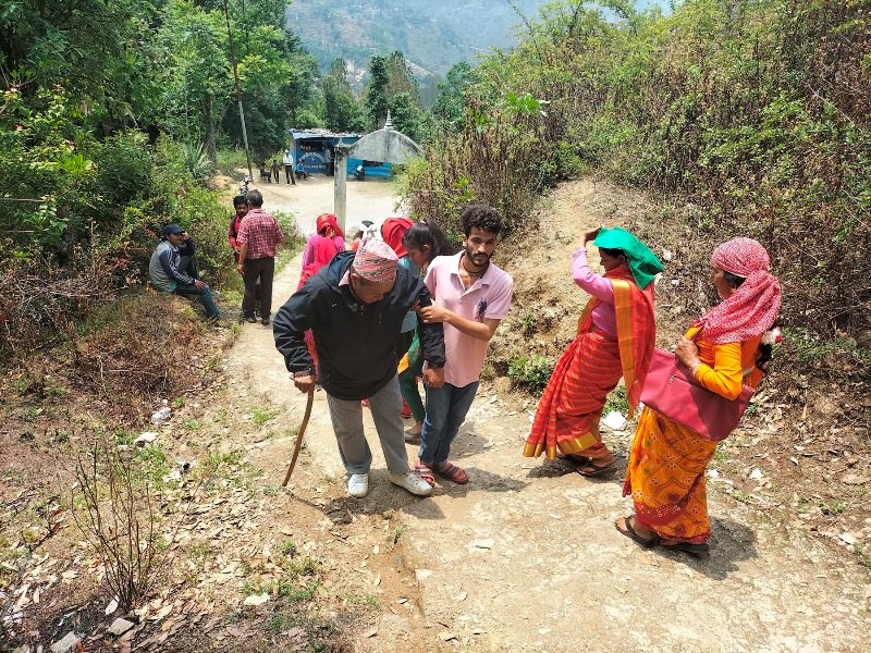 कोही काखे नानी च्यापेर, कोही लौरो टेकेर पुगे बुथमा