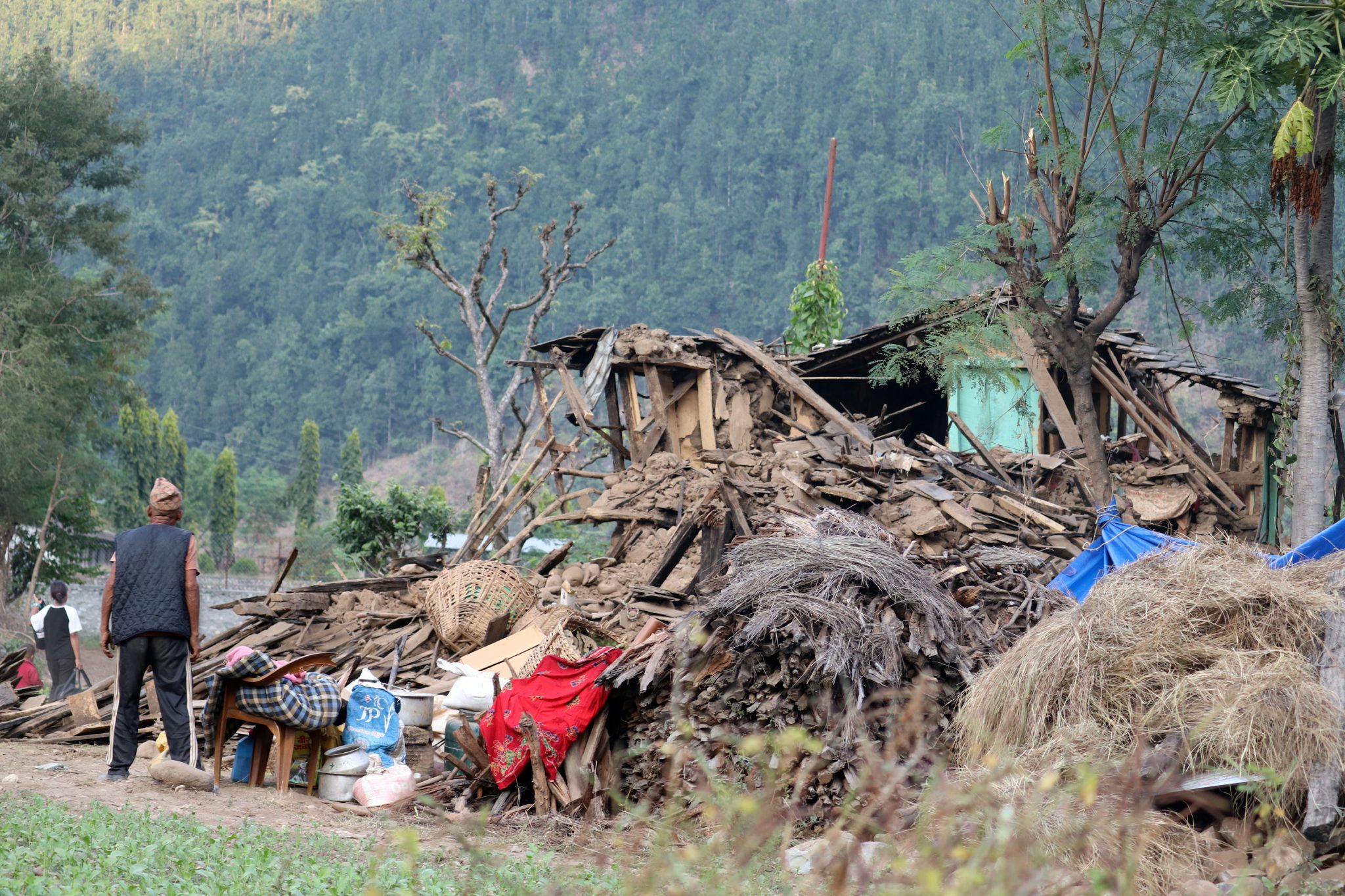 भूकम्प पीडित भन्दछन् ‘अहिलेसम्म राहत पाएको छैन’