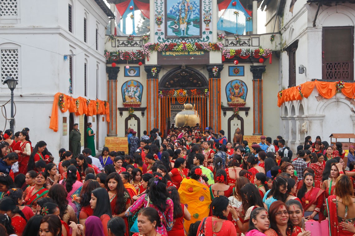 हरितालिका तीजका अवसरमा  पशुपतिनाथ मन्दिर दर्शन गर्न आउने भक्तजनलाई चार ठाउँबाट दर्शन गराइने