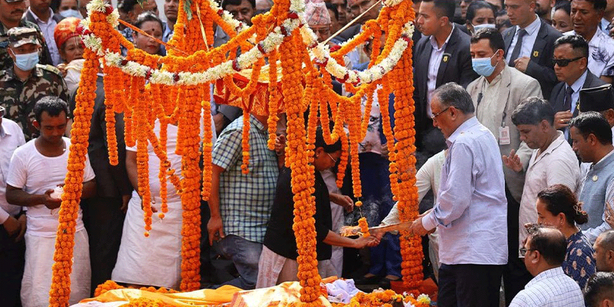 प्रधानमन्त्री पत्नी सीतालाई दुई छोरीले दिए दागबती