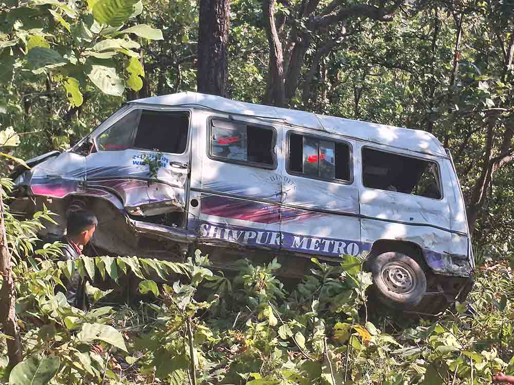 प्युठानमा गाडी दुर्घटना हुँदा १० जना घाइते