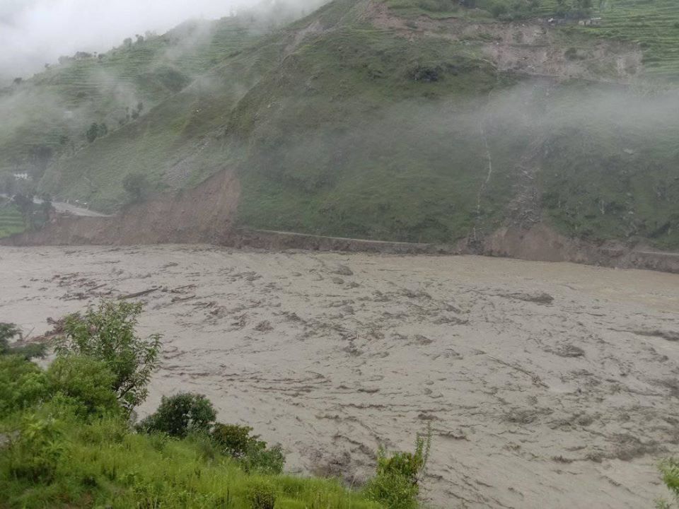 बाजुराको बुढीगंगामा बाढीमा फसेका २३ जनाको उद्धार 