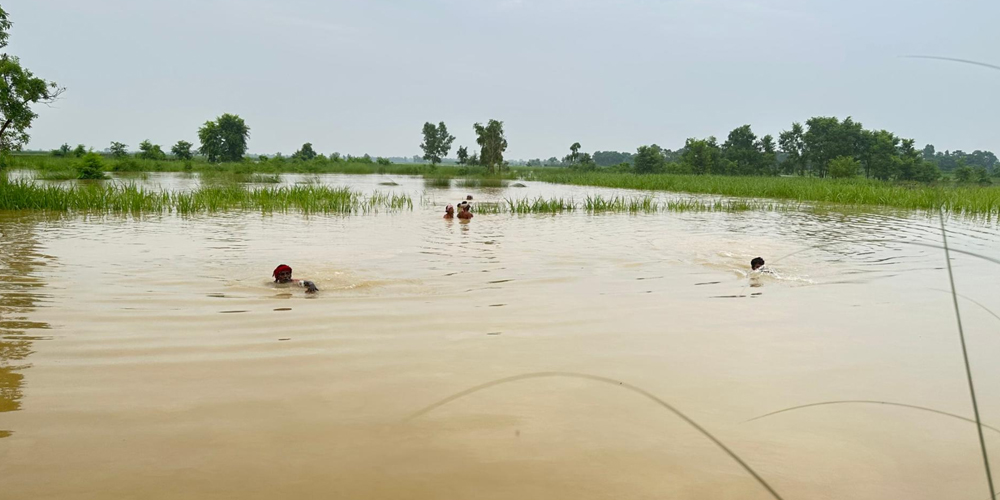 सर्लाहीको बाढीका कारण दुई जनाको ज्यान गयो, ७२ जनाको उद्धार