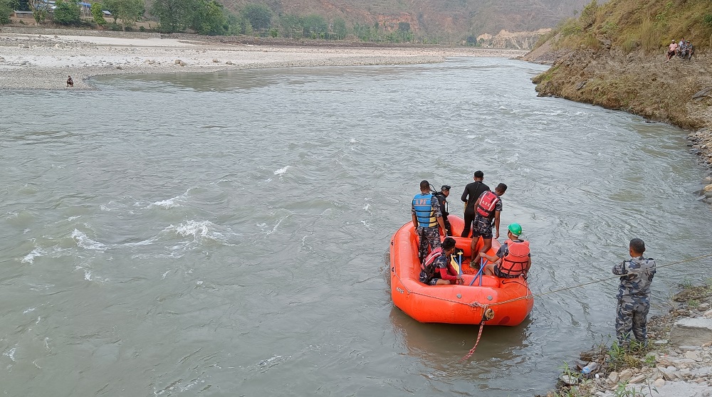 सुनकोशीमा जिप खस्दा बेपता सिटिभिटीका तीन कर्मचारीको अवस्था अझै अज्ञात